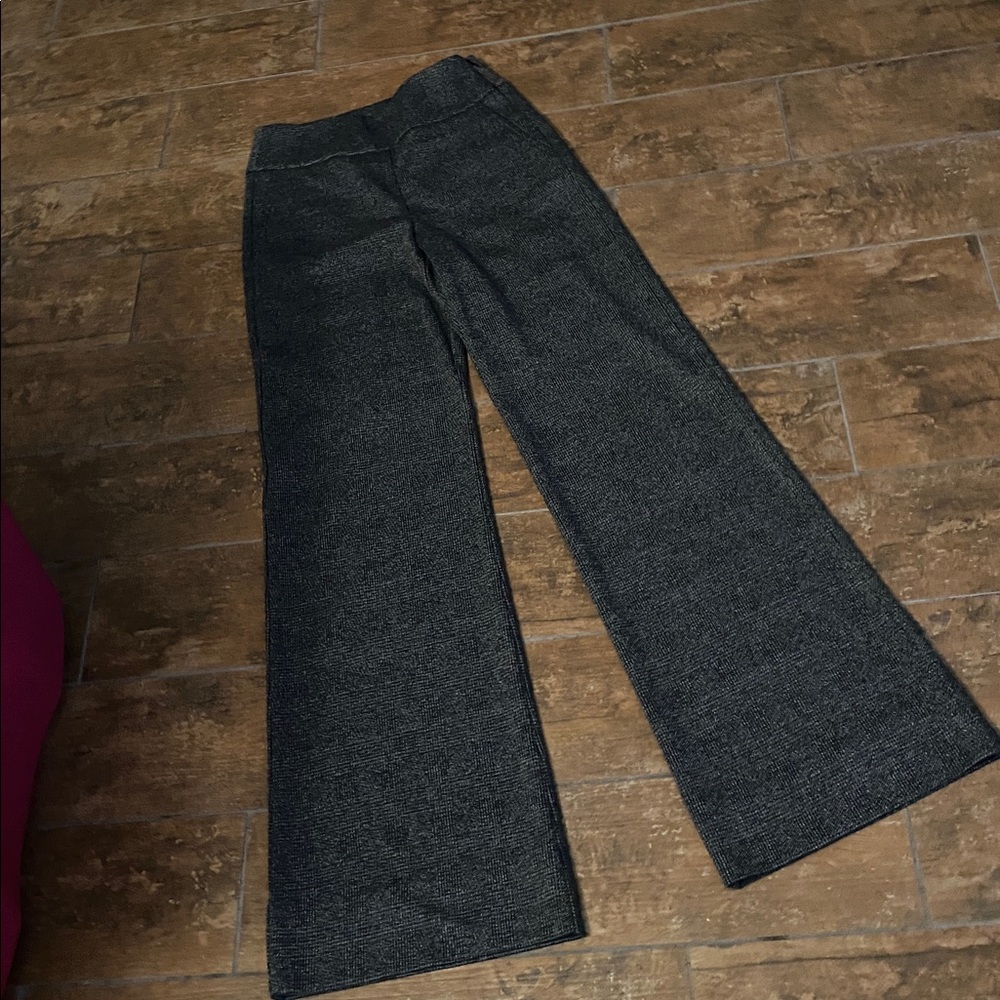 Elegant Gray Women's Knit Suit Set. Top is xs, pants are 2. Cabi brand. - Picture 5 of 6